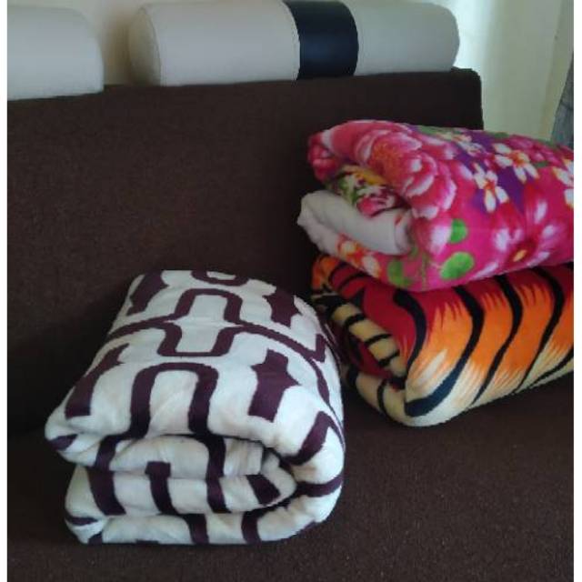 Selimut Tebal Jumbo Dapat Tas Plastik Klip