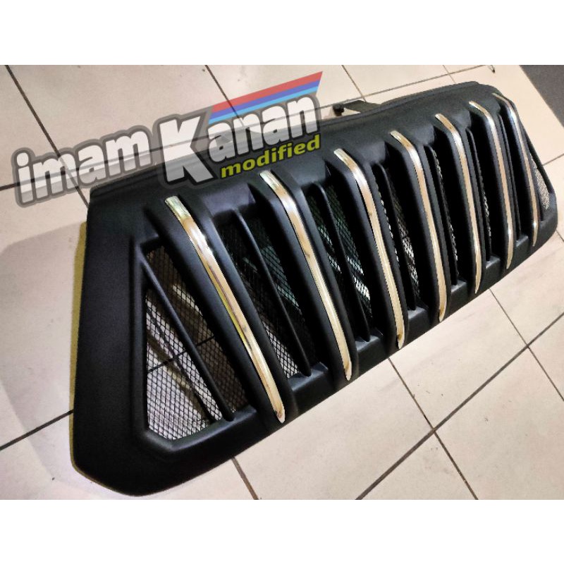 grill innova reborn 2021 Prado