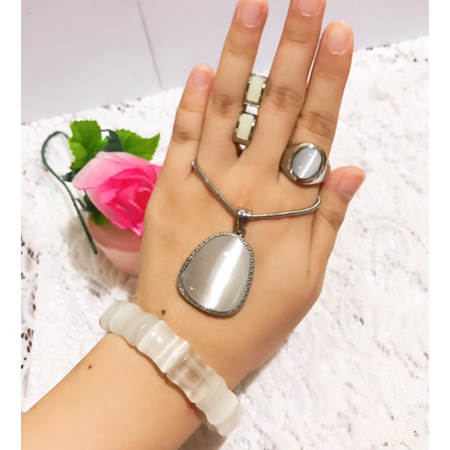 set permata giok titanium warna putih 88