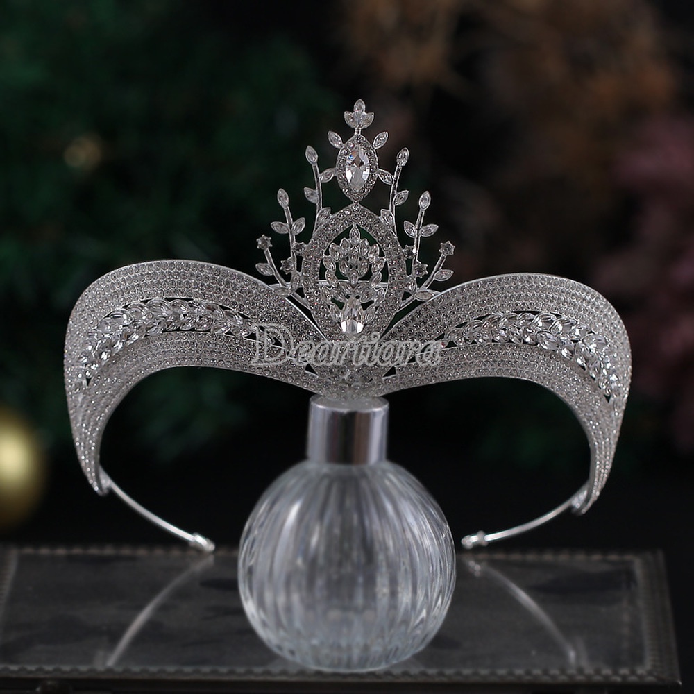 Mahkota Tiara Bahan Alloy Aksen Berlian Untuk Pernikahan