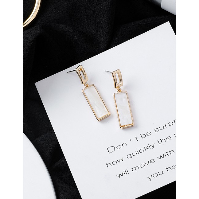 LRC Anting Tusuk Fashion Golden Geometric Shape Rectangular Shell Studs D59690