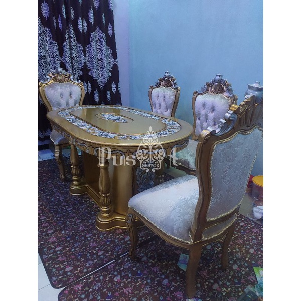 Meja Makan Ukiran Mewah Warna Emas