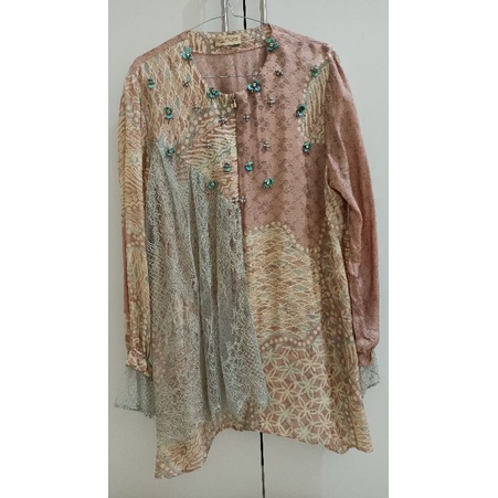 preloved Nadhifa blouse by SARAH THE LABEL