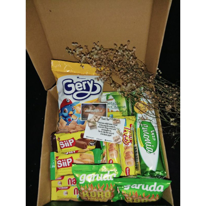 

Gift Box I Hampers I Gift Snack I Kado wisuda I kado ulangtahun