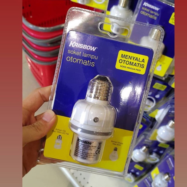 Soket Lampu Otomatis Krisbow menyala otomatis sore-pagi