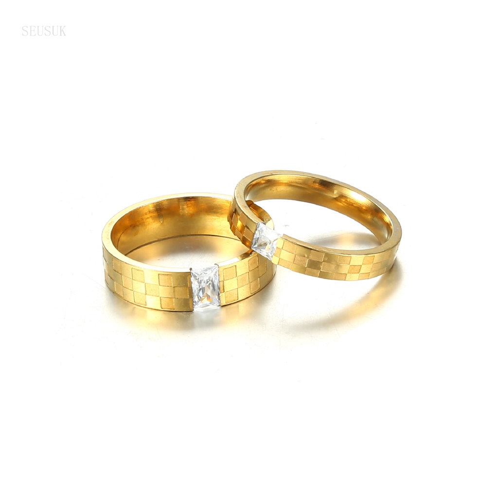 QD Cincin Pasangan Bahan Titanium Steel Warna Gold untuk Pria / Wanita