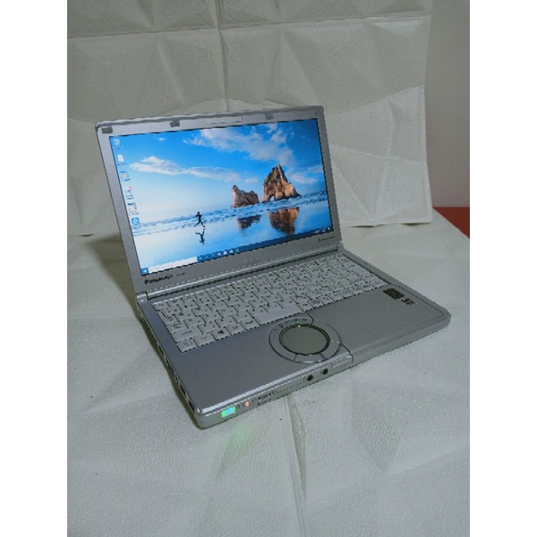 Laptop Panasonic CF-SX4 core i3 5010U @2.10ghz (4CPUs) ram4gb ssd128gb