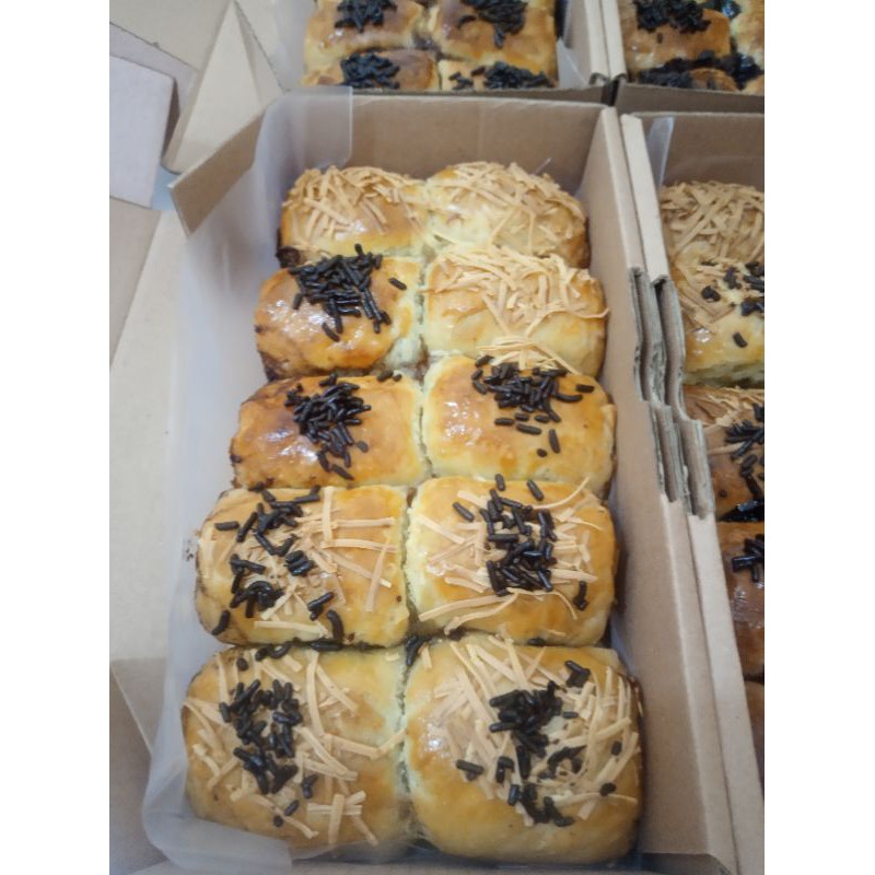 

Bolen pisang dan bolen tape