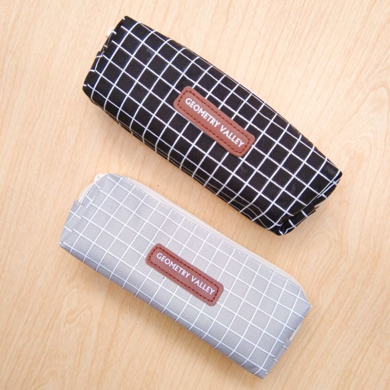 

Tempat Pensil Canvas (Portable) - Motif Kotak Kotak