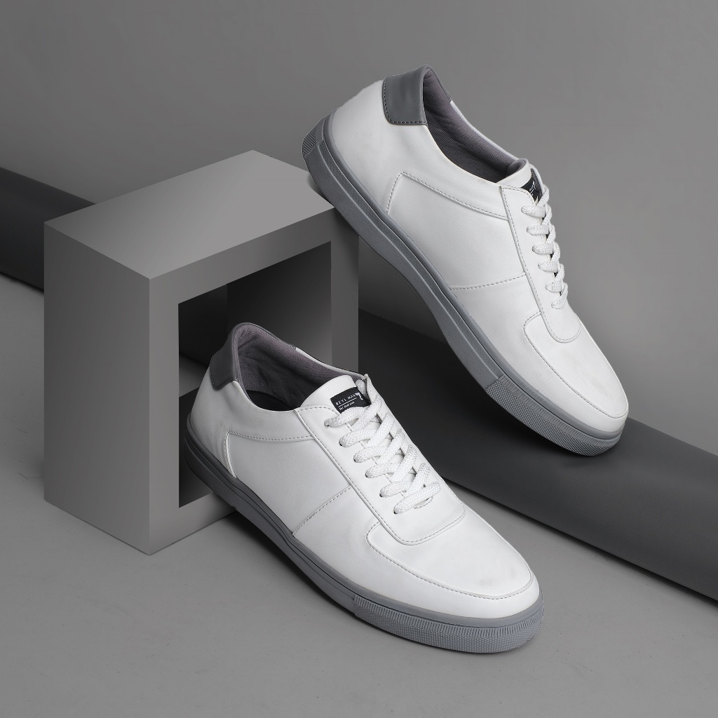 FAMO WHITE GREY ORIGINAL x REYL MAN Sepatu Sneakers Putih Abu Abu Pria Kets Tali Casual Jalan Santai Hangout Main Nongkrong Kondangan Sekolah Kuliah Distro Fashion Sport Shoes Semi Kulit Premium Skate Footwear Big Size Jumbo Ukuran Besar 44 Keren Terbaru