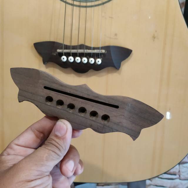 Bridge gitar akustik  washburn model bat kelelawar