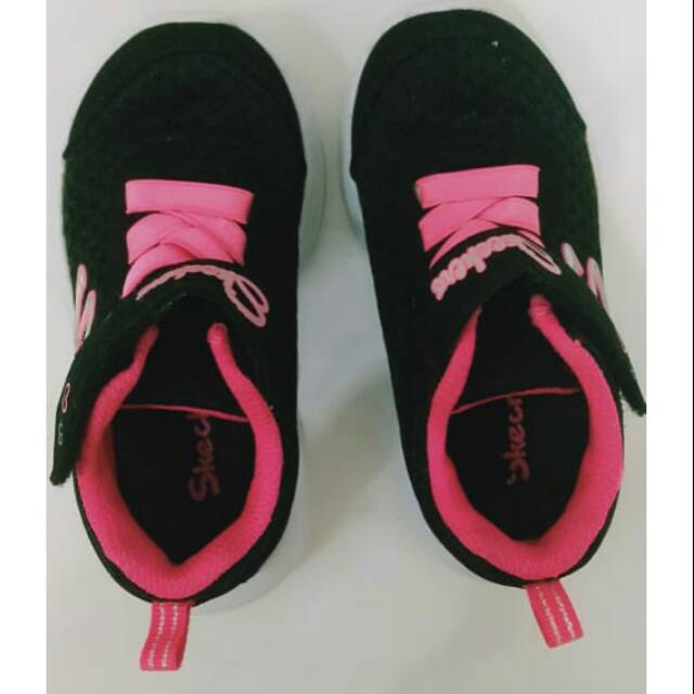 Preloved Sepatu Skechers Girls Hitam ukuran 6/22