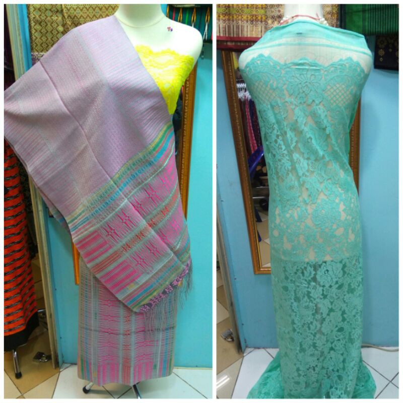 Satu set tumtuman tenun tarutung dan kebaya