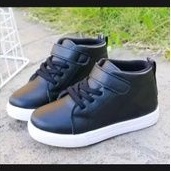 Sepatu Sneakers Anak Boots Polos