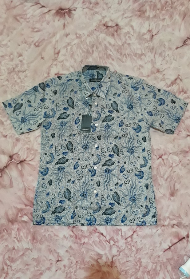 Kemeja Batik Pria Lengan Pendek Bs83 Katun Motif Modern Dixmont Semi Slimfit