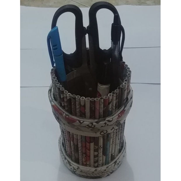 

KERAJINAN TANGAN TEMPAT PENSIL DARI KORAN/ PRAKARYA TEMPAT PENSIL DARI KORAN/ HANDMADE TEMPAT PENSIL DARI KORAN