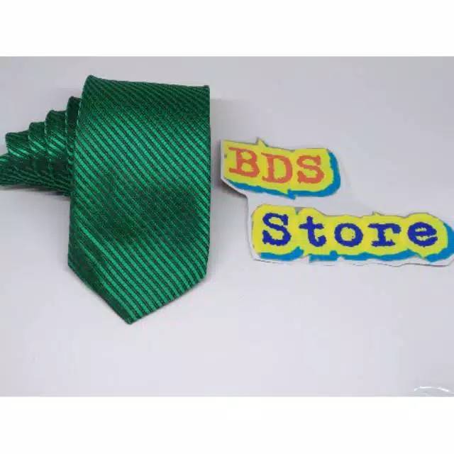 dasi pria warna hijau tua garis halus