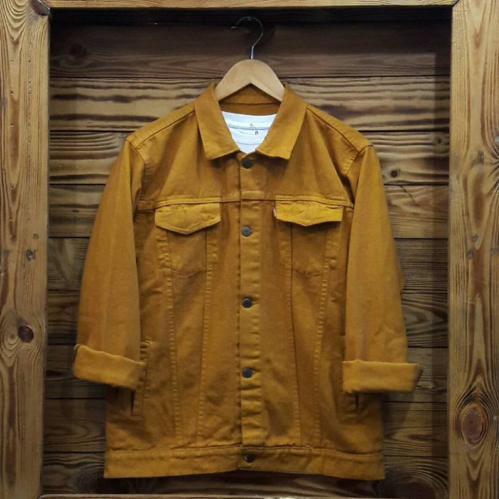 Jaket jeans . jaket pria jeans .jaket jeans kuning . mustard. kunyit .