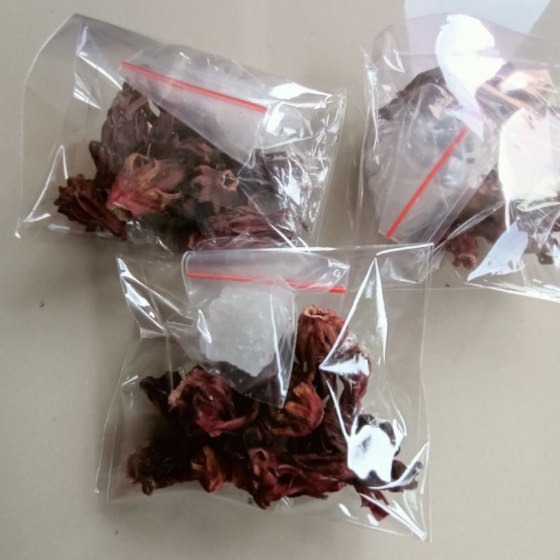 

wedang Rosela merah + gula batu sumber vitamin c