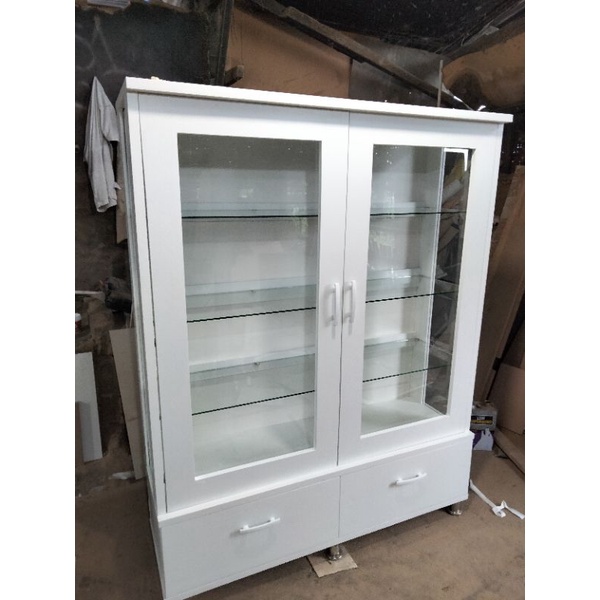 Lemari kaca pajangan minimalis