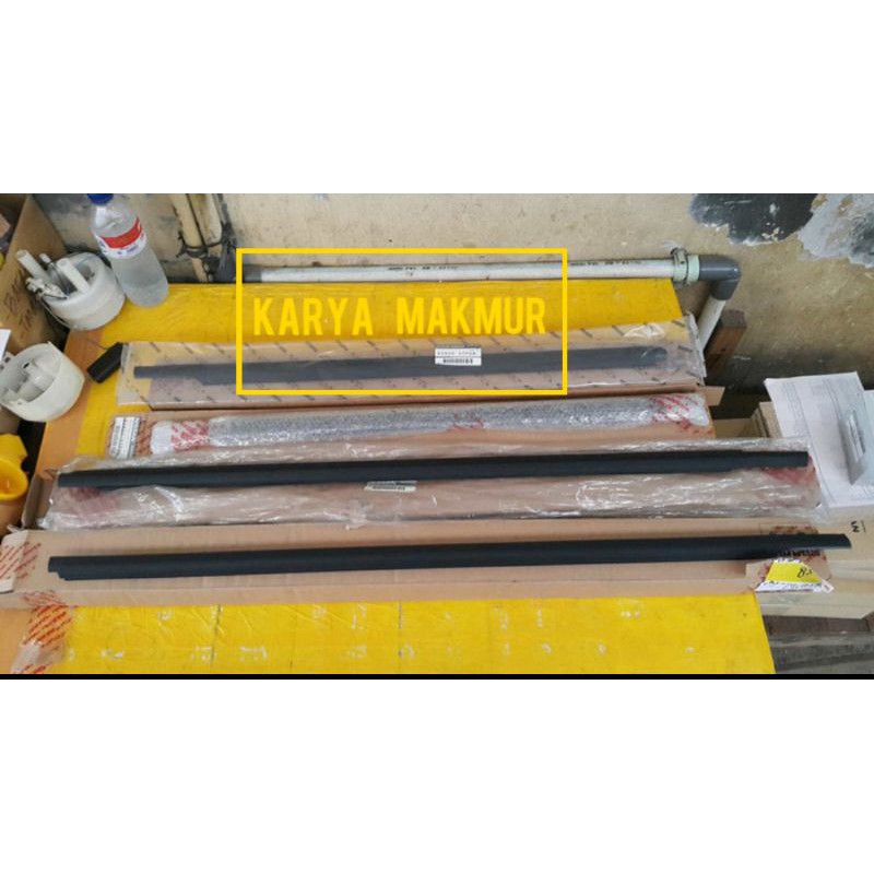 PELIPIT PINTU KACA LUAR NISSAN GRAND LIVINA ORIGINAL