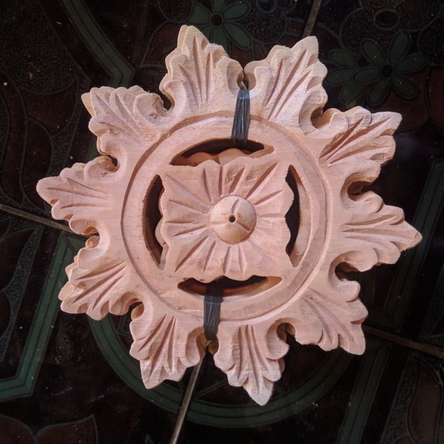 Ornamen Ukir Jepara Model Cemara Bulat Besar - Ornamen Ukir Kayu Cemara Bulat - Ornamen Ukir Cemara