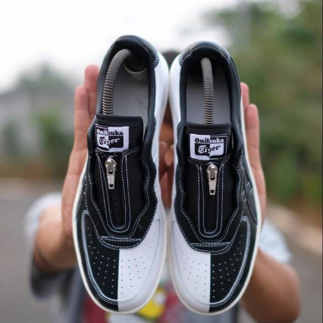Onitsuka Tiger GSM  black & white
Sz. 38 39,5
 ( Rplace box adidas)