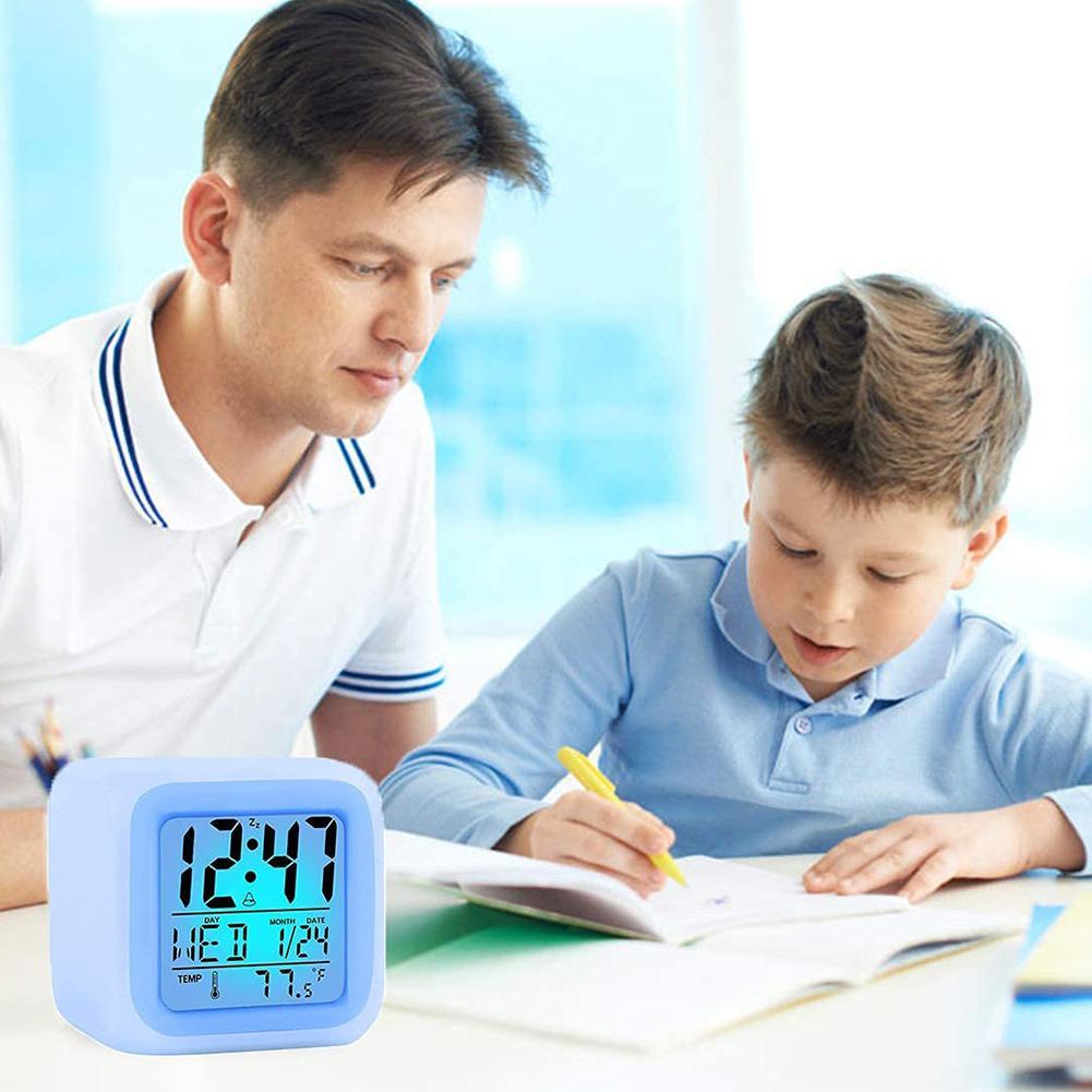 Smart 7 Color Change Backlight LED Digital Alarm Clock Watch Kontrol suara Meja Desktop Jam Led Warna Jam Weker Digital Kubus Berubah 7 Warna