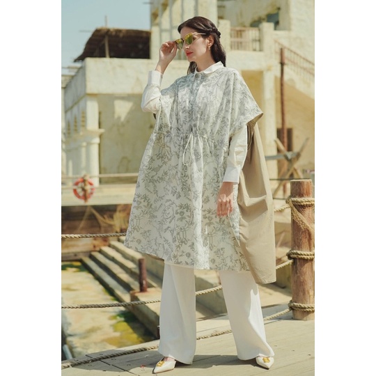 Benang Jarum x Buttonscarves Darina Blouse New