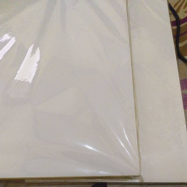

Kertas Stiker Kilap Chromo Glossy Sticker Paper ukuran F4 Folio isi 100lembar