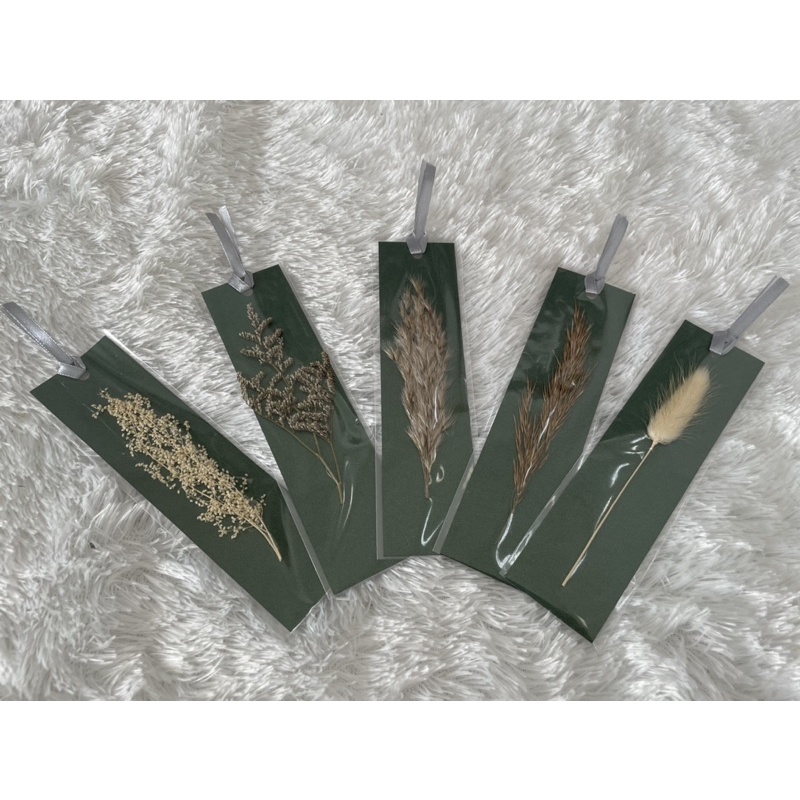 

flower Bookmark - penanda buku - pembatas buku - souvenir - bunga kering - dried flower