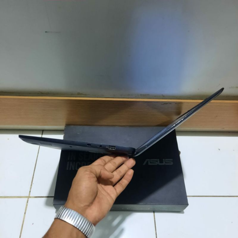 Laptop Asus E402BA, Amd A4-9125 Gen ke 7 Ram 4GB HDD 500GB Vga Amd Radeon R3 Graphic Windows 10 Siap pakai