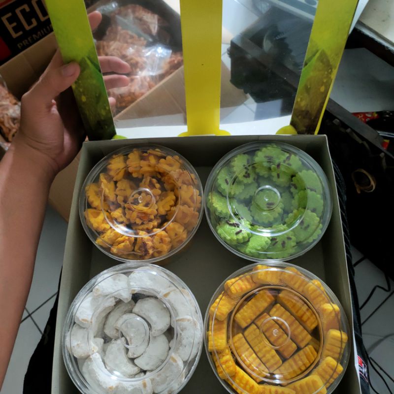 

kue lebaran 4 toples