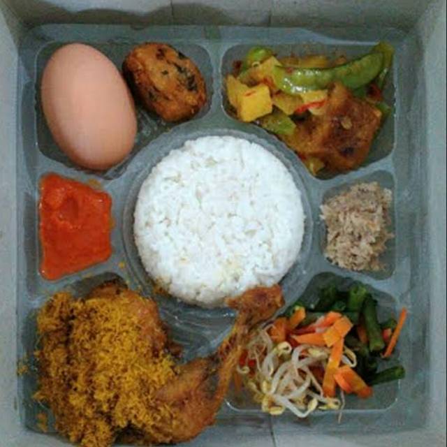 Nasi Box Kotak Isi 7 Pakai Ayam Serundeng Halal Shopee Indonesia