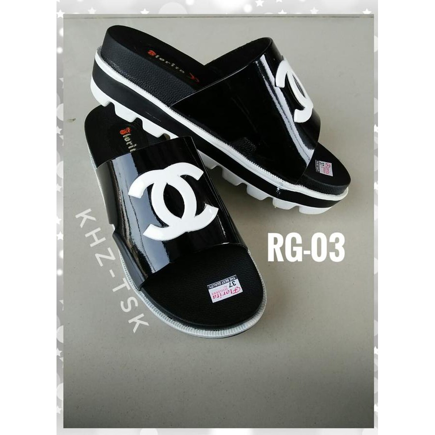 SANDAL WANITA SLOP CHANEL REGGAE - Hitam