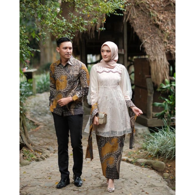 Batik Couple Kebaya Modern Kebaya Tunangan Lamaran Baju Wisuda Batik Brukat Terbaru-3