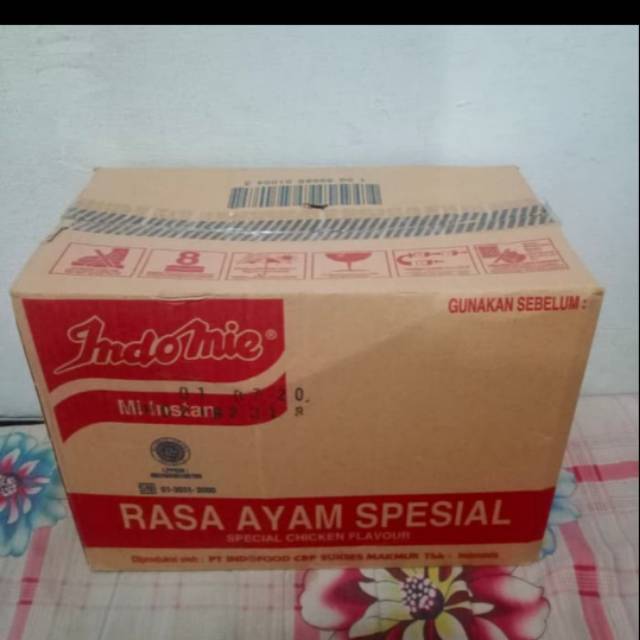 Mie instan indomie rasa ayam special dus