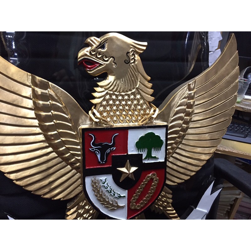 Patung garuda pancasila garuda pancasila garuda kayu garuda bahan kayu ukuran 35cm