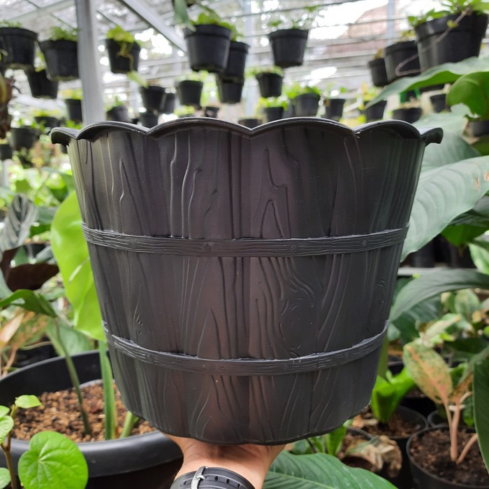 Pot bunga country,ukuran 25cm warna hitam