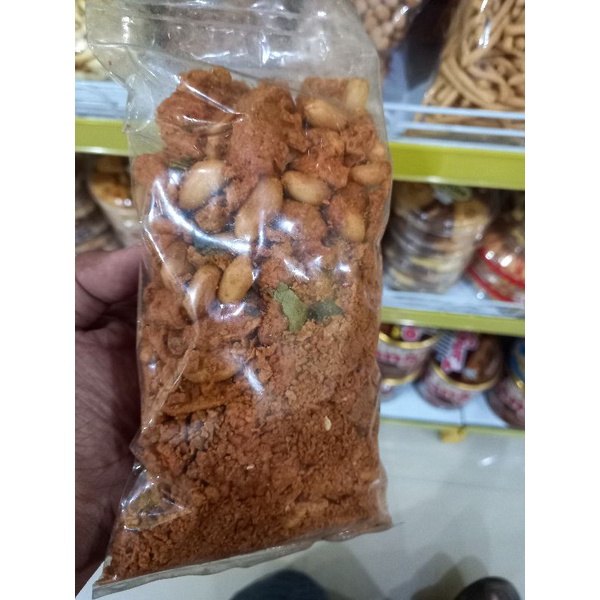 

kacang selimut (300 gr) kacang madura / kacang bumbu / kacang bawang / kacang enak