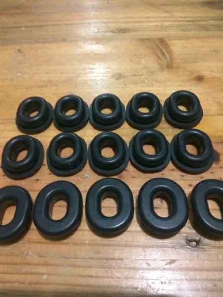 KARET BODY BODI GROMET COVER TANGKI BENSIN FUEL TANK YAMAHA VIXION