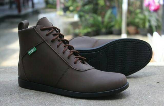 Sepatu Boots Kickers