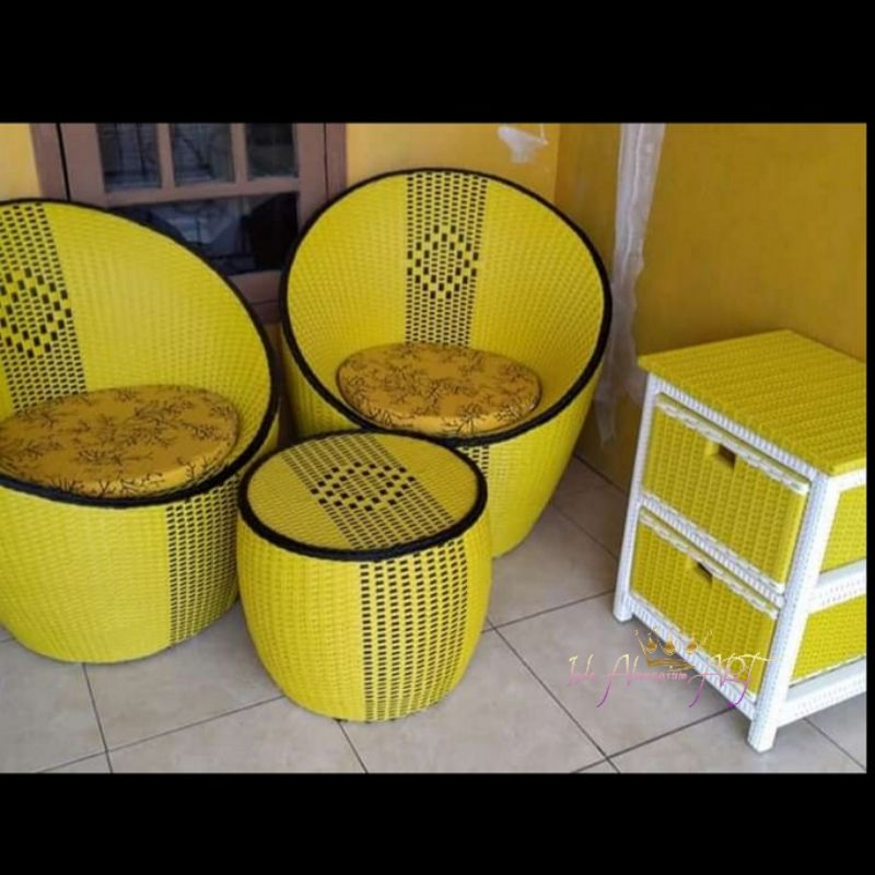 Kursi Rotan & Nakas Kecil Untuk Halaman Rumah Bahan Rotan Sintetis Warna Kuning