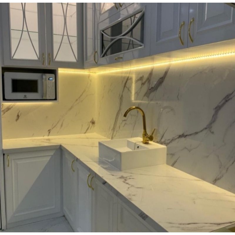 Meja island granit marmer