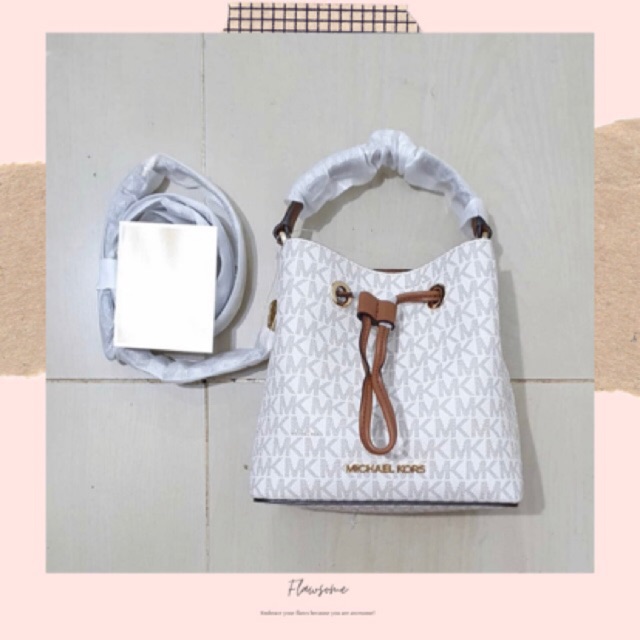 Michael Kors (MK) Suri Small Bucket Crossbody Bag