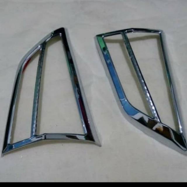 Garnish lampu belakang xpander chrome sporty