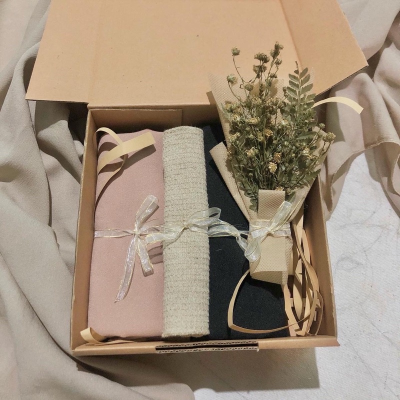 

Hampers | Gift Box Hijab by Panatala