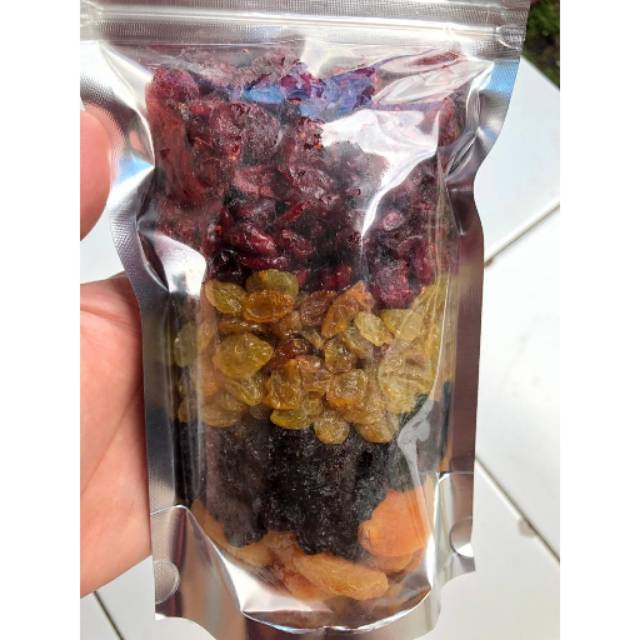 

Mix fruit 4 jenis canberry, golden raisin, dark raisin dan apricot