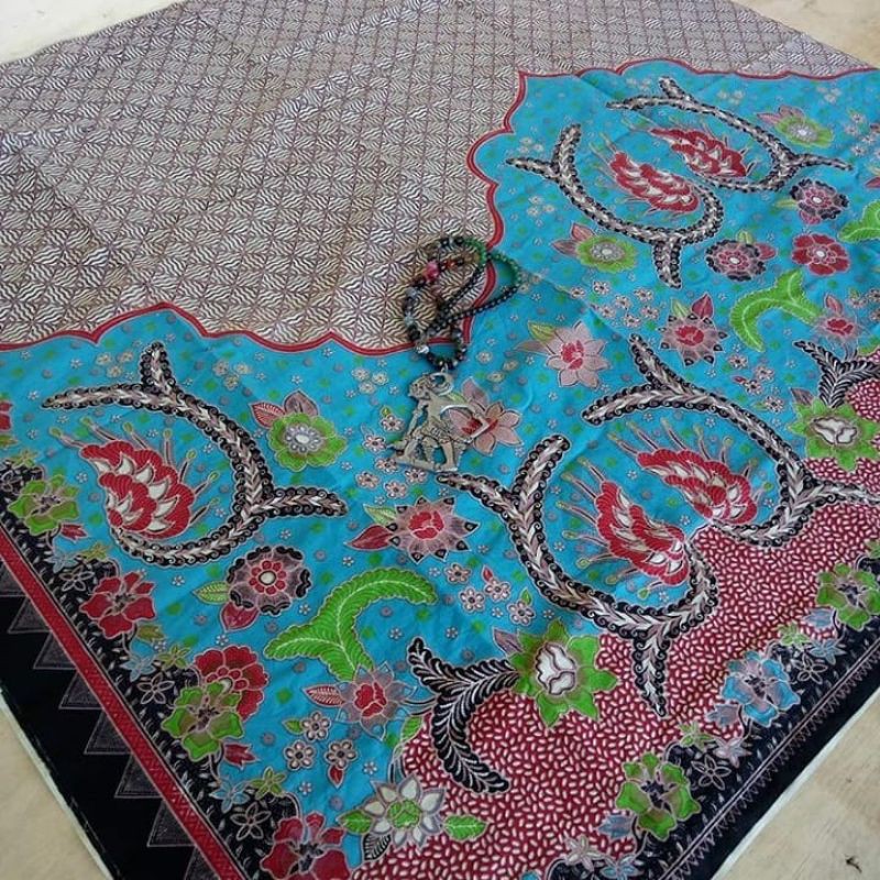 Kain Batik Laweyan Solo motif garuda biru