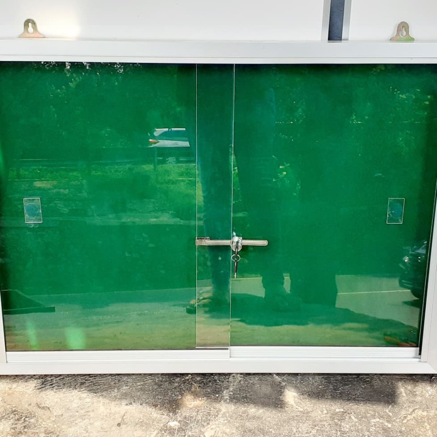 

Mading Kaca Geser Ukuran 65 × 90 Cm